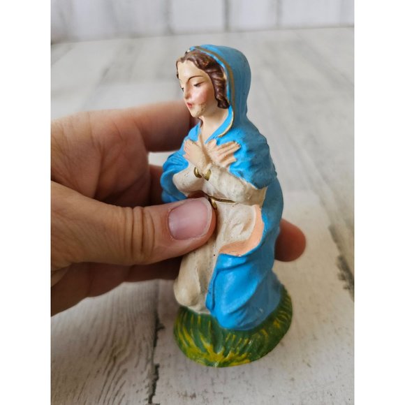 Vintage porcelain Mary Nativity village religious decor - Picture 8 of 9